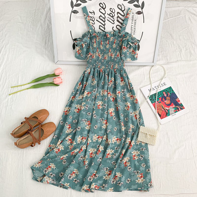 Új modell kivágott női ruha vékony pántokkal, virágmintával