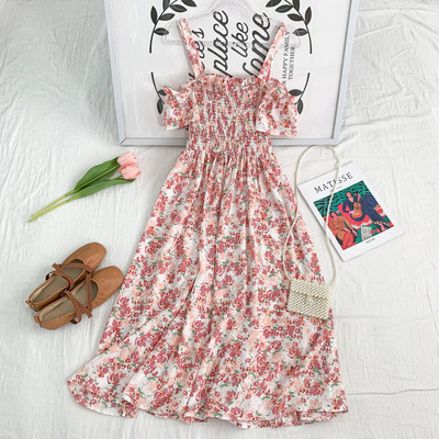 Új modell kivágott női ruha vékony pántokkal, virágmintával