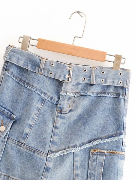 Κοντή ασύμμετρη φούστα με τζιν τσέπες