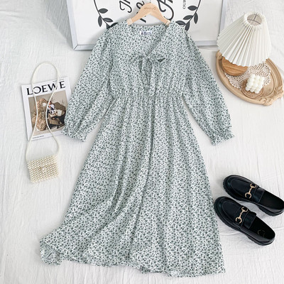 Casual γυναικείο φόρεμα με spitz λαιμόκοψη και μακριά μανίκια