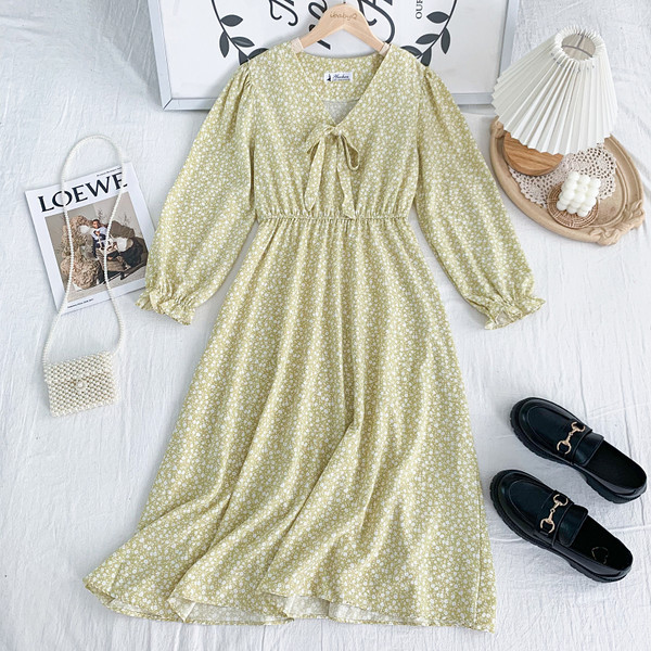 Casual γυναικείο φόρεμα με spitz λαιμόκοψη και μακριά μανίκια