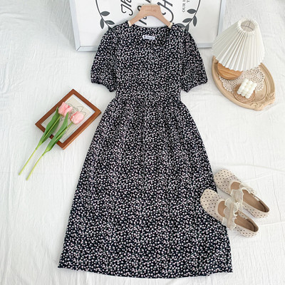 Naiste vabaaja kleit kandilise kaelusega - väljalõikega mudel