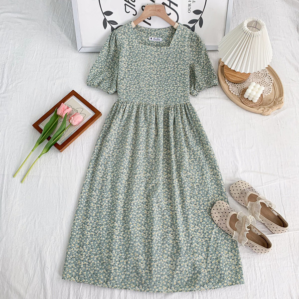 Naiste vabaaja kleit kandilise kaelusega - väljalõikega mudel