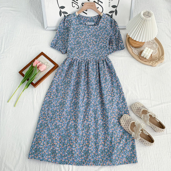 Naiste vabaaja kleit kandilise kaelusega - väljalõikega mudel