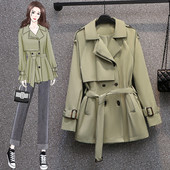 Moodne naiste mantel nööpide ja vööga