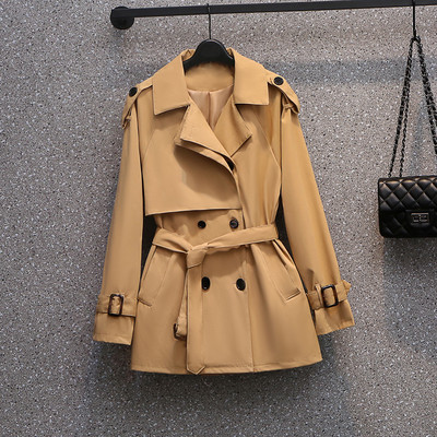 Moodne naiste mantel nööpide ja vööga