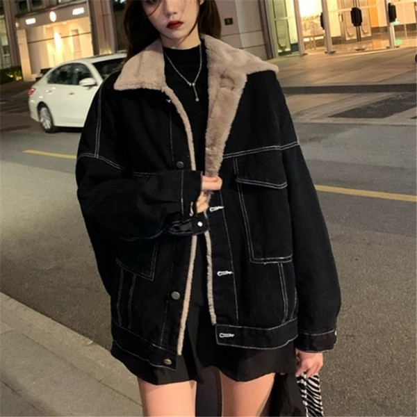 Ženska traper jakna s perom i džepovima