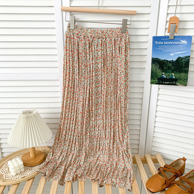 Πλισέ γυναικεία μακριά φούστα με λουλουδάτο μοτίβο