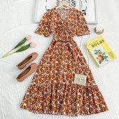 Vabaaja naiste kleit spits-kaelusega - väljalõikega mudel