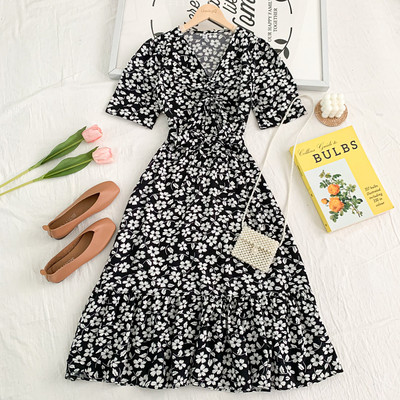 Vabaaja naiste kleit spits-kaelusega - väljalõikega mudel