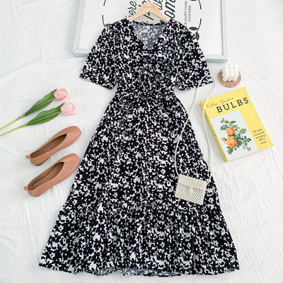 Vabaaja naiste kleit spits-kaelusega - väljalõikega mudel