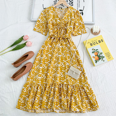 Vabaaja naiste kleit spits-kaelusega - väljalõikega mudel