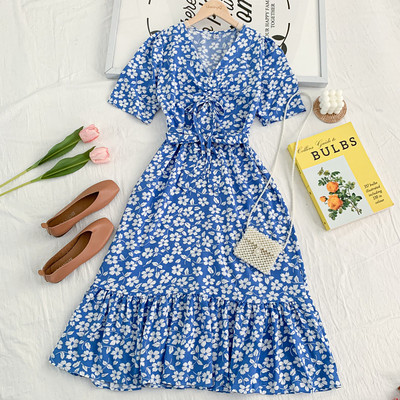 Vabaaja naiste kleit spits-kaelusega - väljalõikega mudel