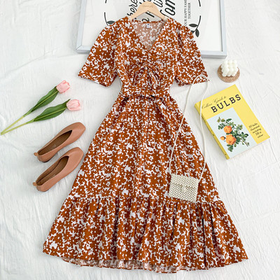 Vabaaja naiste kleit spits-kaelusega - väljalõikega mudel