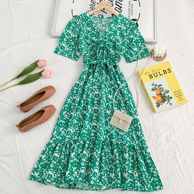 Vabaaja naiste kleit spits-kaelusega - väljalõikega mudel