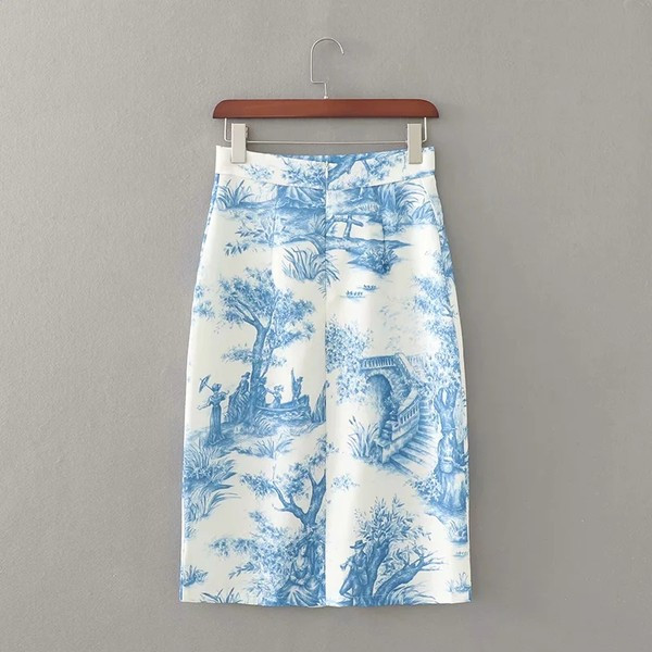 Μοντέρνα γυναικεία φούστα με κουμπιά και σχισμή