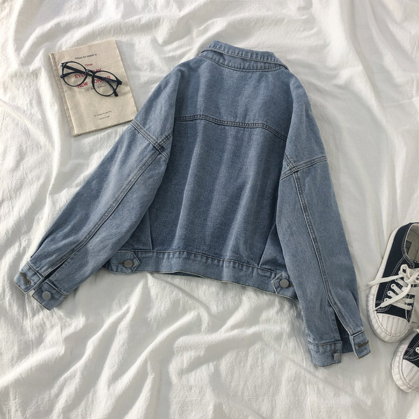 Дамско есенно яке от деним с копчета и джобове