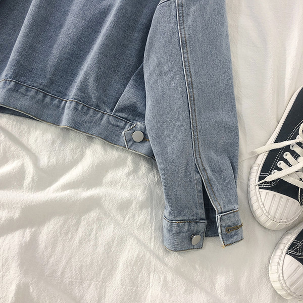 Дамско есенно яке от деним с копчета и джобове