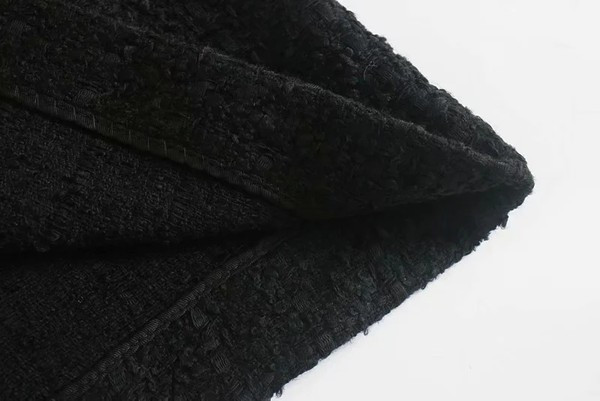 Nööpidega ja asümmeetrilise kinnitusega sügisseelik