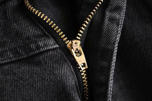 Κοντή τζιν φούστα με γκρι τσέπες