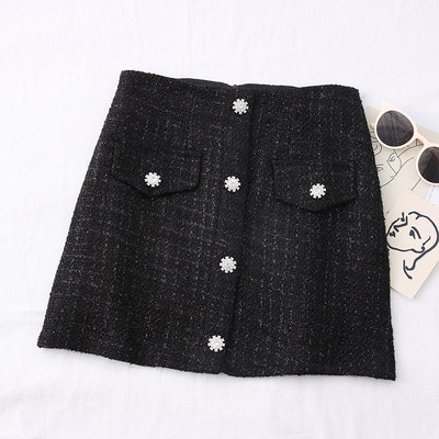 Μοντέρνα γυναικεία φούστα με πέτρες στα κουμπιά