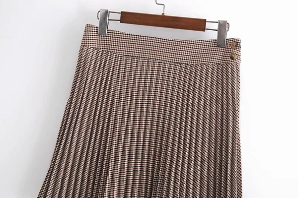 Fusta scurta plisata cu inchidere laterala