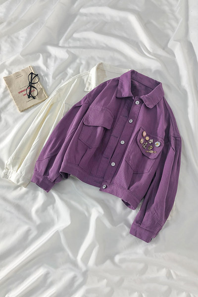 Naiste vabaaja jakk taskute ja 3D elementidega