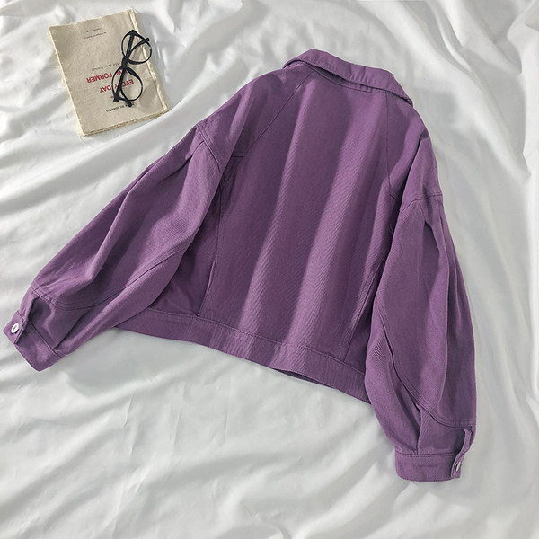 Naiste vabaaja jakk taskute ja 3D elementidega