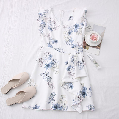 Naujo modelio moteriška suknelė su gėlių raštu ir špicine iškirpte