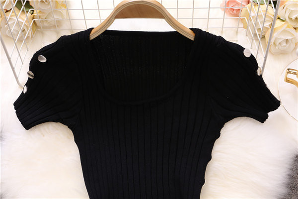 Naiste kleit lühikeste varrukate ja nööpidega