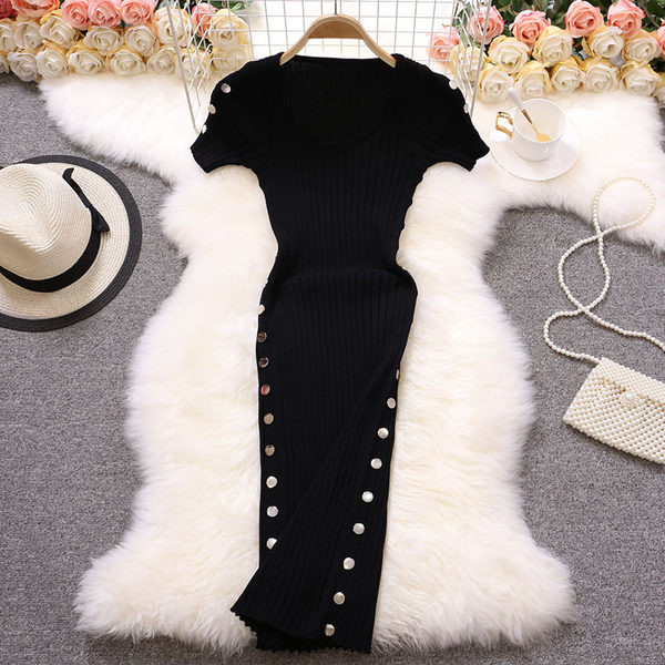 Naiste kleit lühikeste varrukate ja nööpidega