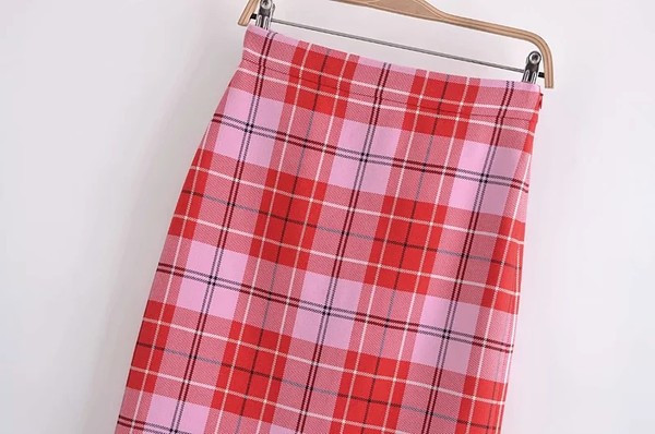 Kõrge vöökohaga pikk ruuduline seelik