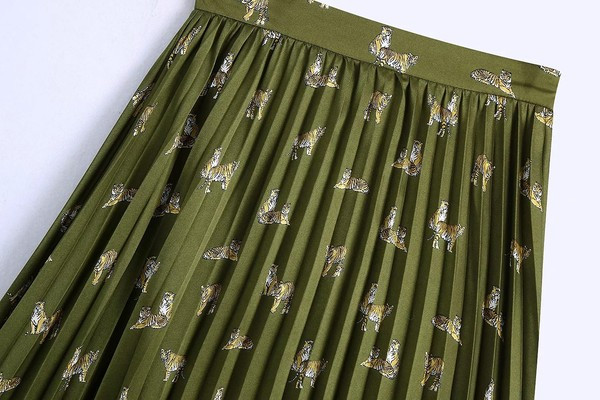 Pikk plisseeritud seelik värvitrükiga