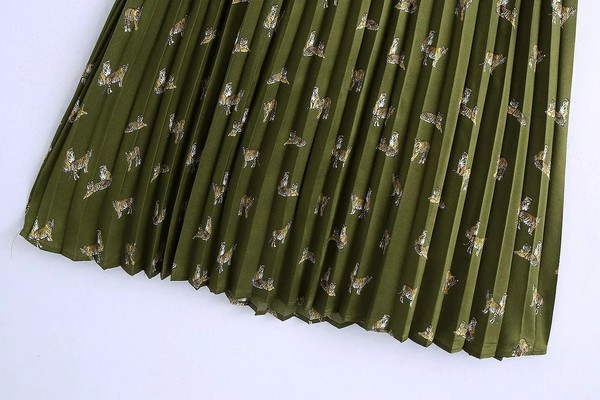 Pikk plisseeritud seelik värvitrükiga