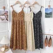 Ежедневна дамска разкроена рокля с тънки презрамки и шпиц деколте