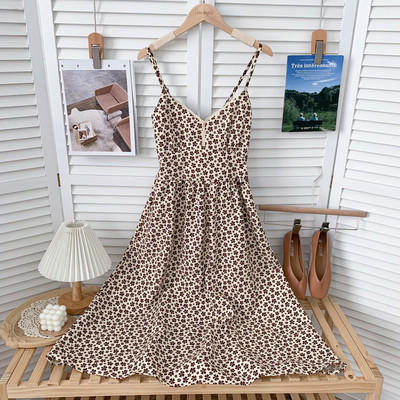 Ежедневна дамска разкроена рокля с тънки презрамки и шпиц деколте