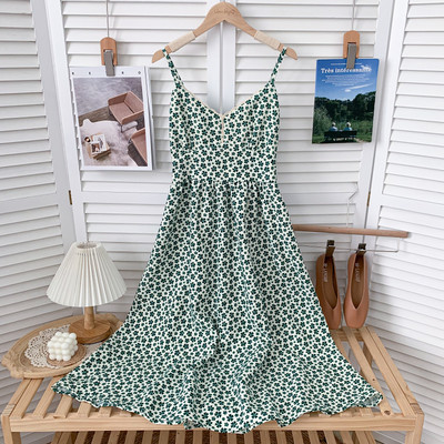 Ежедневна дамска разкроена рокля с тънки презрамки и шпиц деколте