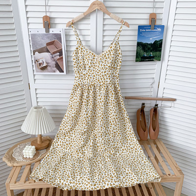 Ежедневна дамска разкроена рокля с тънки презрамки и шпиц деколте