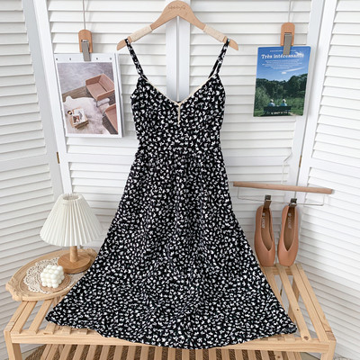 Ежедневна дамска разкроена рокля с тънки презрамки и шпиц деколте