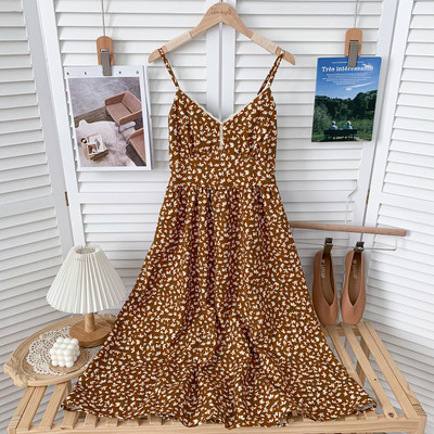 Ежедневна дамска разкроена рокля с тънки презрамки и шпиц деколте