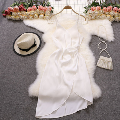 Asimetrična ženska haljina na tanke naramenice