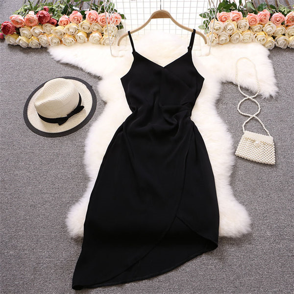 Asimetrična ženska haljina na tanke naramenice