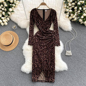 Дамска рокля от кадифе с леопардов принт