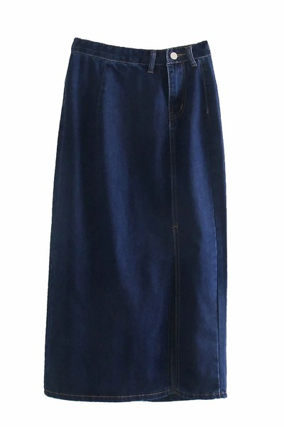 Дълга дънкова пола с асиметрично  закопчаване и цепка