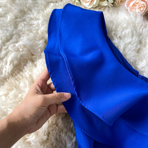 Дамска рокля втален модел и цепка в син цвят 