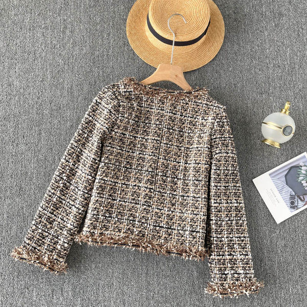 Naiste mantel nööpide ja ümara kaelusega