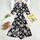 Uue mudeli naiste lõikega, spitsikaelusega kleit