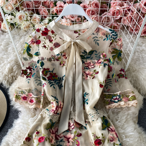 Ženska moderna haljina s vezom i kratkim rukavima