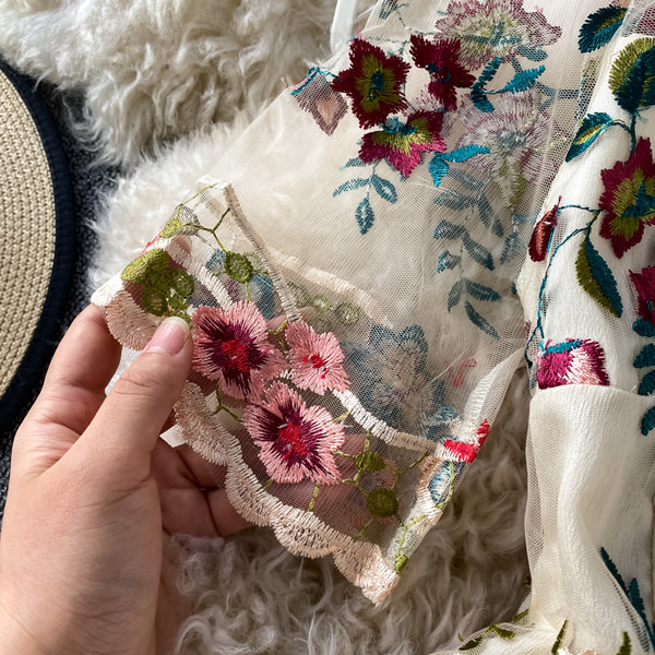 Ženska moderna haljina s vezom i kratkim rukavima