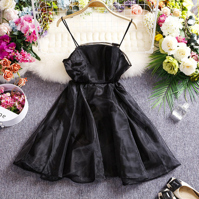 Moderna ženska haljina s tilom i tankim naramenicama